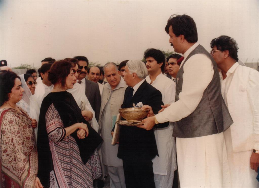 Mohterma Banezir Bhutto, Prime Minister of Pakistan visited PQA on 05th August 1989 - 11